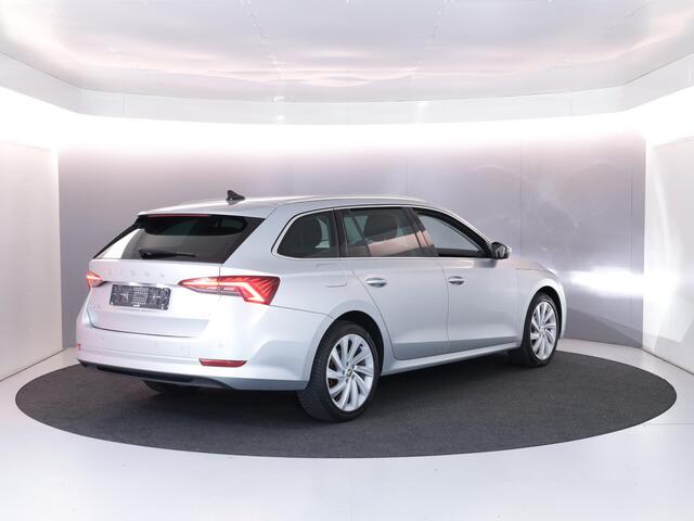 Skoda OCTAVIA Combi 1.4 TSI iV PHEV Style 204 pk Automaat (DSG) | Navigatie | Parkeersensoren | Autom. airco (3 zones) | Elektr. voorstoelen met memory | Stoelverwarming v/a | Head-up display |