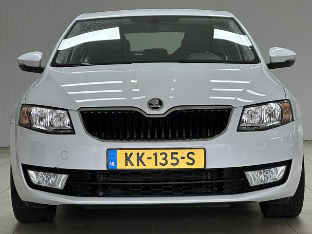 Skoda OCTAVIA 1.0 TSI Greentech Ambition Business/ Trekhaak/ 18''/ Navi/ Bluetooth/ Clima/ Cruise/ Elek.Pakket/ Sport-Stoelen/ Multi-Stuur/ 6-Versnell./ PDC Achter