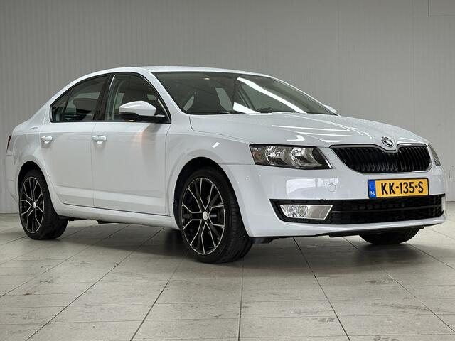 Skoda OCTAVIA 1.0 TSI Greentech Ambition Business/ Trekhaak/ 18''/ Navi/ Bluetooth/ Clima/ Cruise/ Elek.Pakket/ Sport-Stoelen/ Multi-Stuur/ 6-Versnell./ PDC Achter