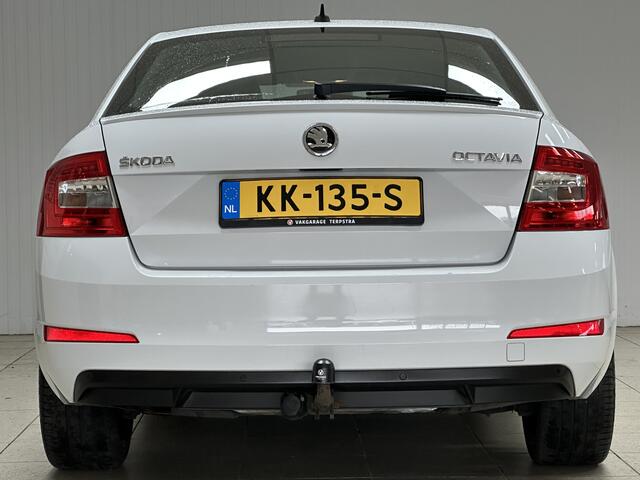 Skoda OCTAVIA 1.0 TSI Greentech Ambition Business/ Trekhaak/ 18''/ Navi/ Bluetooth/ Clima/ Cruise/ Elek.Pakket/ Sport-Stoelen/ Multi-Stuur/ 6-Versnell./ PDC Achter