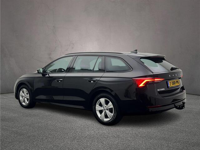 Skoda OCTAVIA Combi 1.0 TSI Business Edition 110pk, Trekhaak, Elektrische achterklep, Stoelverwarming, Navigatie, Cruise control, Keyless entry