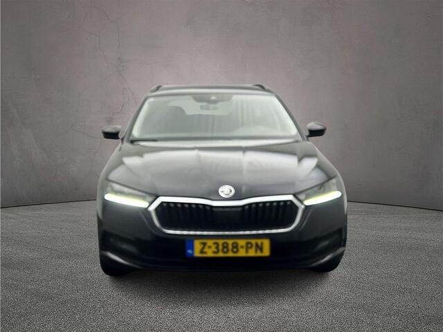Skoda OCTAVIA Combi 1.0 TSI Business Edition 110pk, Trekhaak, Elektrische achterklep, Stoelverwarming, Navigatie, Cruise control, Keyless entry