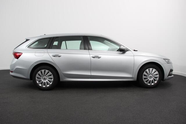 Skoda OCTAVIA Combi 1.0 e-TSI 110pk MHEV DSG Style | Navigatie | Apple Carplay/Android Auto | Parkeersensor achter | Camera | Adaptive Cruise Control | Stoelverwarming | Ledverlichting | Climate Control