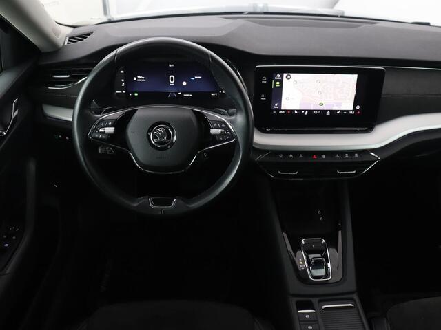 Skoda OCTAVIA 1.0 e-TSI Business Edition Plus | Leder/Alcantara | Achterbankverwarming | Trekhaak | Adaptive cruise | Camera | Sfeerverlichting | Stoelverwarming | Carplay | Park Assist | Memory