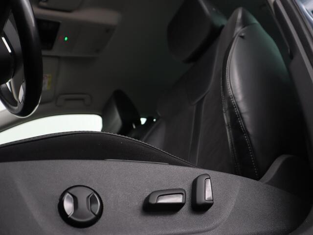 Skoda OCTAVIA 1.0 e-TSI Business Edition Plus | Leder/Alcantara | Achterbankverwarming | Trekhaak | Adaptive cruise | Camera | Sfeerverlichting | Stoelverwarming | Carplay | Park Assist | Memory
