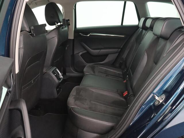 Skoda OCTAVIA 1.0 e-TSI Business Edition Plus | Leder/Alcantara | Achterbankverwarming | Trekhaak | Adaptive cruise | Camera | Sfeerverlichting | Stoelverwarming | Carplay | Park Assist | Memory