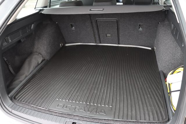 Skoda OCTAVIA Combi 1.4 TSI iV Style 204pk DSG6