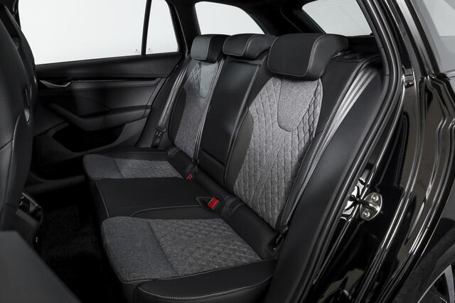 Skoda OCTAVIA Combi 1.5 TSI MHEV 150 PK Sportline Tour | Dig. Cockpit | Elek. Trekhaak | Adapt. Cruise | Winterpakket | Camera | NAV + App. Connect | ECC | Elek. Klep | DAB | LM 18" | 6370