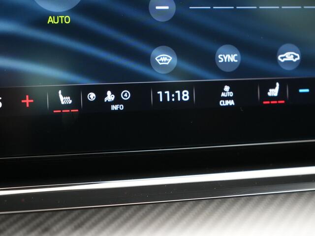 Skoda OCTAVIA Combi 1.4 TSI RS iV Business Plug In Hybrid 245pk Dealer O.H PHEV | Adaptive Cruise | Camera | Sportstoelen Verwarmd | Apple Carplay | Navigatie | Crystal LED | Blis | Keyless | Stuur Verwarmd | Virtual | DAB |