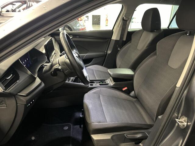 Skoda OCTAVIA Combi 1.0 TSI 110pk Business Edition · Apple/Android Car Play · Navigatie · P-Sensoren · Elek. Achterklep · Cruise Control · 16'' Inch · Garantie t/m 27-09-207 of 100.000km