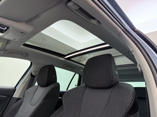 Skoda OCTAVIA Combi 1.5TSI 150PK Panoramadak Trekhaak Adap.Cruise Navi Ecc Apple Carplay Android Auto First Edition Elek.Achterklep Virtual Cockpit Pdc Keyless Wifi 1e Eigenaar Origineel Nederlandse Auto