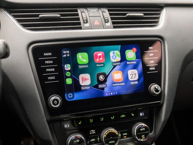 Skoda OCTAVIA 2.0 TSI VRS 230Pk (APPLE CARPLAY, GROOT NAVI, KUIPSTOELEN, STOELVERWARMING, CAMERA, ADAPTIVE CRUISE, TREKHAAK, GETINT GLAS, KEYLESS, ALCANTARA, NIEUWSTAAT)