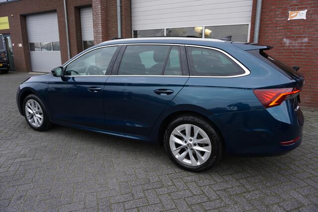 Skoda OCTAVIA Combi 1.5 150PK ACT E-TECH DSG7 STYLE CLEVER LUXE KEURIGE NETTE STAAT PANORAMADAK FULL LED CAMERA ANDROID/APPLECARPLAY NAVI STOEL+STUURVERWARMING ADAPTIEVE CRUISE CLIMA PDC V+A ELECTR.KLEP BLUETOOTH ENZ...