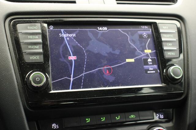 Skoda OCTAVIA 1.6 TDI Combi Amb. Bns Automaat - Carplay, Navi, Cruise, Clima, Trekhaak