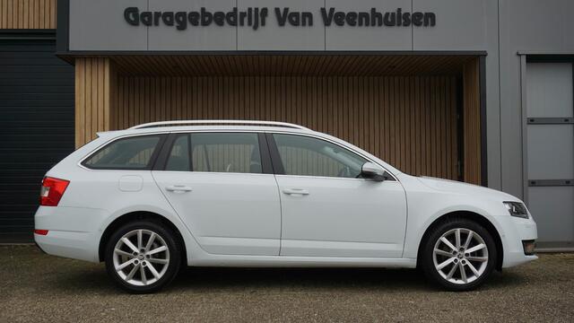 Skoda OCTAVIA Combi 1.4 TSI 150pk DSG Style Businessline Canton Keyless Xenon 17inch LM Trekhaak Stoelverwarming *Complete Skoda* NL auto!