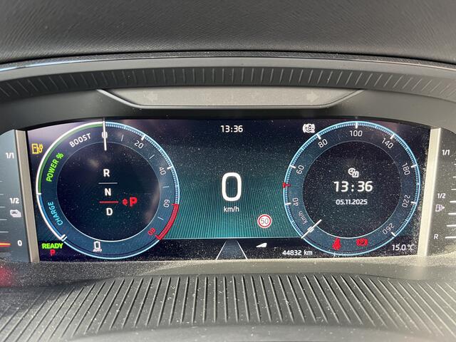 Skoda OCTAVIA Combi 1.4 TSI iV PHEV Style / AUTOMAAT/ PANO/ CAMERA/ PARK. SENSOREN/ MEMORY SEATS/ HEAD-UP DISPLAY/ DDC/ CRYSTAL LIGHTING/ DODE HOEK/ KEYLESS/ STOEL VERWARM. V & A/ STUURVERWARM./ ADAPT. CRUISE/ SMARTLINK/