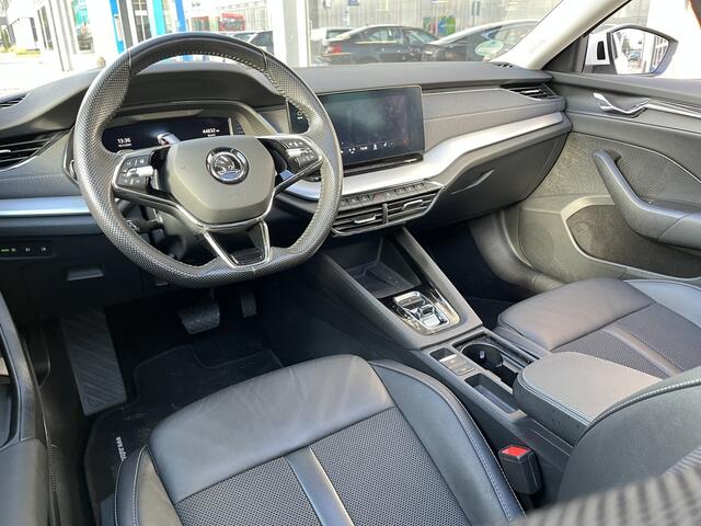 Skoda OCTAVIA Combi 1.4 TSI iV PHEV Style / AUTOMAAT/ PANO/ CAMERA/ PARK. SENSOREN/ MEMORY SEATS/ HEAD-UP DISPLAY/ DDC/ CRYSTAL LIGHTING/ DODE HOEK/ KEYLESS/ STOEL VERWARM. V & A/ STUURVERWARM./ ADAPT. CRUISE/ SMARTLINK/