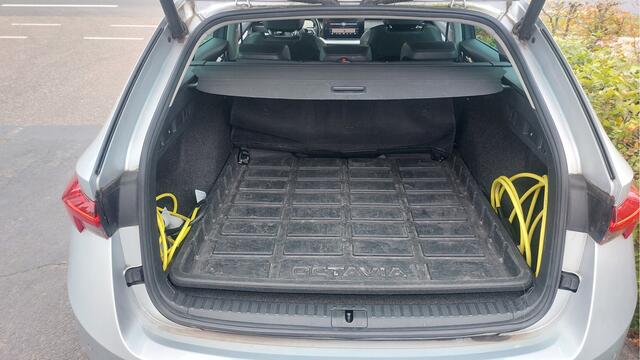 Skoda OCTAVIA Combi 1.4 TSI iV PHEV Business Edition Plus CLIMA/NAVI/LED/ACC BJ 2020