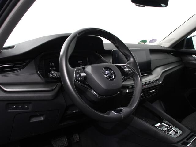 Skoda OCTAVIA Combi 1.0 e-TSI Automaat Business Edition Climate control | Cruise control | Parkeersensoren | Navigatie | LED | Trekhaak | Lichtmetalen velgen | Apple Carplay / Android Auto