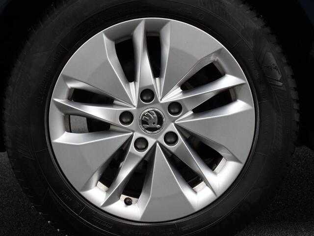 Skoda OCTAVIA Combi 1.0 e-TSI Automaat Business Edition Climate control | Cruise control | Parkeersensoren | Navigatie | LED | Trekhaak | Lichtmetalen velgen | Apple Carplay / Android Auto