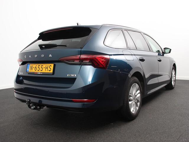 Skoda OCTAVIA Combi 1.0 e-TSI Automaat Business Edition Climate control | Cruise control | Parkeersensoren | Navigatie | LED | Trekhaak | Lichtmetalen velgen | Apple Carplay / Android Auto