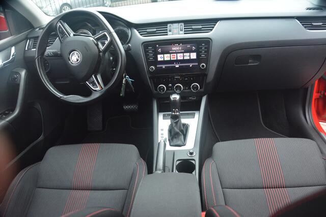 Skoda OCTAVIA Combi 1.0 TSI Greentech Ambition Business Nederlandse auto 152776 NAP Nette auto dealeronderhouden laatste beurt bij 145000km met oa pdc trekhaak navigatie led ecc stoelverwarming