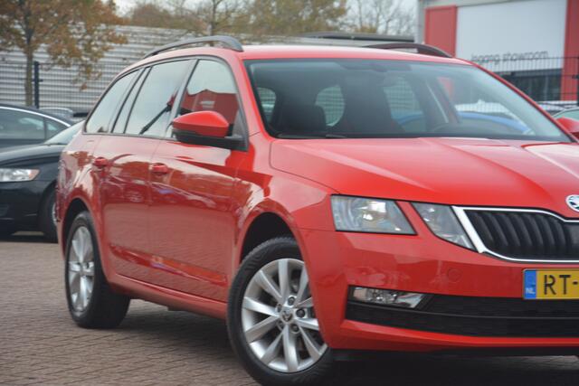 Skoda OCTAVIA Combi 1.0 TSI Greentech Ambition Business Nederlandse auto 152776 NAP Nette auto dealeronderhouden laatste beurt bij 145000km met oa pdc trekhaak navigatie led ecc stoelverwarming