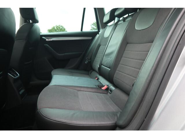 Skoda OCTAVIA Combi ¦koda 1.6 TDI Greentech Ambition Business | Trekhaak | Stoelverwarming | Navigatie