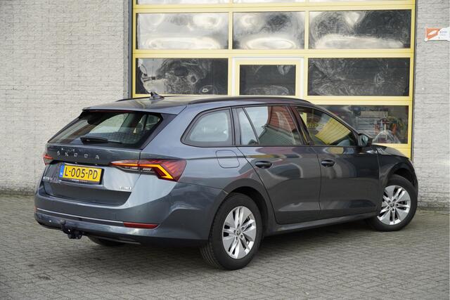Skoda OCTAVIA Combi 1.0 e-TSI Automaat! Business Edition BJ2021 Lmv 16" | Led V+A | Pdc | Navi | Dynamische knipperlichten | Trekhaak | Elek. achterklep | App-Connect | Virtual cockpit | Climate control | Cruise control | Getint glas