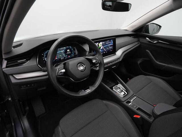 Skoda OCTAVIA Combi 1.0 e-TSI 110 pk DSG Business Edition | Panoramadak | Trekhaak | Navigatie | Keyless