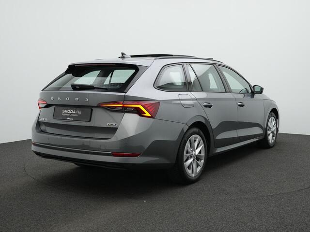 Skoda OCTAVIA Combi 1.0 e-TSI 110 pk DSG Business Edition | Panoramadak | Trekhaak | Navigatie | Keyless