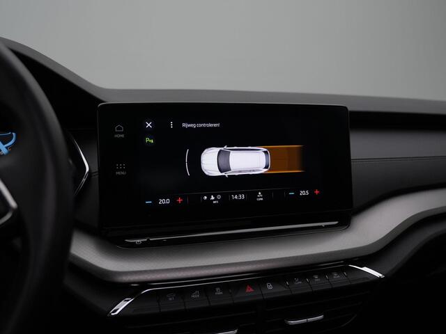 Skoda OCTAVIA Combi 1.0 e-TSI 110 pk DSG Business Edition | Panoramadak | Trekhaak | Navigatie | Keyless