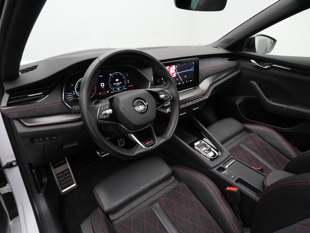 Skoda OCTAVIA Combi 1.4 TSI RS iV 245 pk DSG PHEV Business | Panoramadak | Geheugen-/massagestoelen | Leder/alcantara | Canton | Head-up display