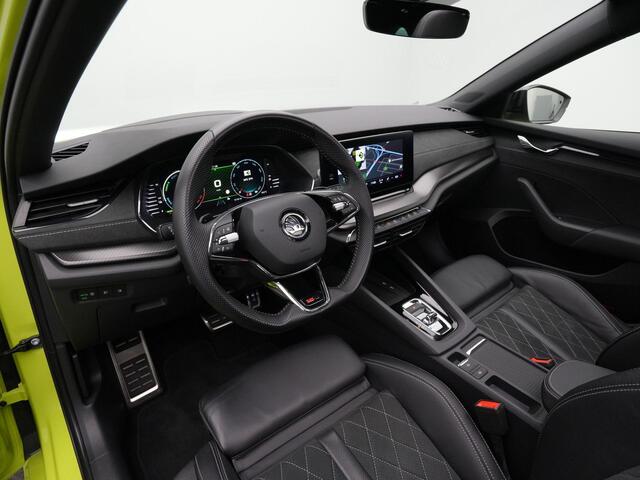 Skoda OCTAVIA Combi 1.4 TSI RS iV 245 pk DSG PHEV Business | Panoramadak | Geheugen-/massagestoelen | Adaptief onderstel | Head-up display | Leder/alcantara | Canton | Matrix LED