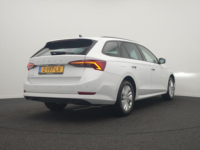 Skoda OCTAVIA Combi 1.0 TSI Business Edition - RIJKLAARPRIJS - All Seasonbanden - Apple Carplay - Android Auto - Adaptive Cruise Control - Stoelverwarming