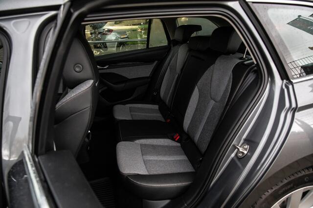 Skoda OCTAVIA Combi 1.5 TSI MHEV Business Edition Plus , Adap. cruise, Trekhaak, Sfeerverlichting,