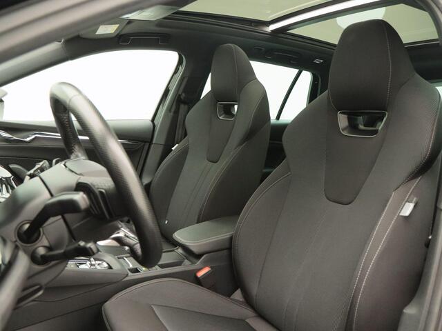 Skoda OCTAVIA Combi 1.4 TSi iV 204 Pk Automaat PHEV Sportline Business | Adaptive Cruise | Stuurverwarming | Stoelverwarming | CarPlay | Panoramadak | Trekhaak | 18 Inch | 69.896 Km!