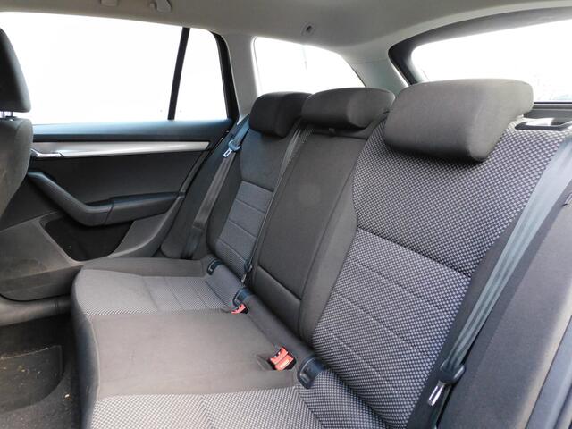 Skoda OCTAVIA Combi 1.6 TDI Greentech Ambition Business 2e EIGENAAR! DEALER ONDERHOUDEN! CARPLAY/ANDROID! NAVI! CRUISE! LM VELGEN! TREKHAAK!