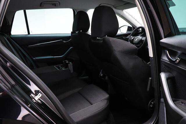 Skoda OCTAVIA Combi 1.0 e-TSI Business Edition | TRAVEL PACK | STOELVERWARMING | DAB | APPLE | TREKHAAK | 17"