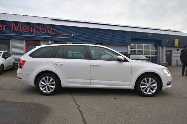Skoda OCTAVIA Combi 1.0 TSI Greentech Business Edition , TREKHAAK , NAVI , CLIMATR , CR CONTR , PDC A , LMV16 ,