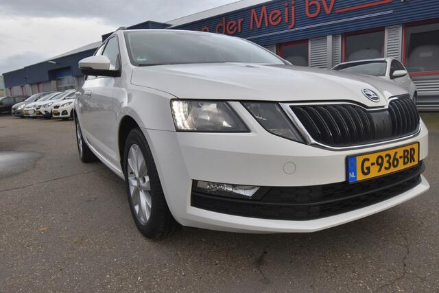 Skoda OCTAVIA Combi 1.0 TSI Greentech Business Edition , TREKHAAK , NAVI , CLIMATR , CR CONTR , PDC A , LMV16 ,