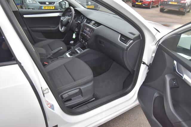 Skoda OCTAVIA Combi 1.0 TSI Greentech Business Edition , TREKHAAK , NAVI , CLIMATR , CR CONTR , PDC A , LMV16 ,