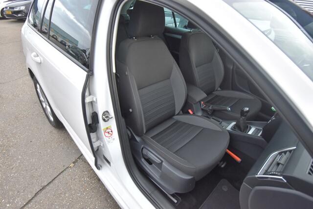 Skoda OCTAVIA Combi 1.0 TSI Greentech Business Edition , TREKHAAK , NAVI , CLIMATR , CR CONTR , PDC A , LMV16 ,