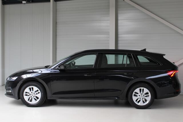 Skoda OCTAVIA Combi 1.0 e-TSI Business Edition DSG Navigatie | Lichtmetalen Velgen | Cruise Control | All Season banden