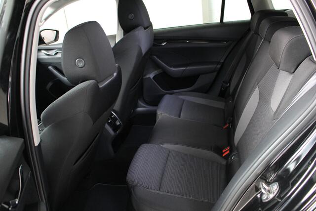 Skoda OCTAVIA Combi 1.0 e-TSI Business Edition DSG Navigatie | Lichtmetalen Velgen | Cruise Control | All Season banden