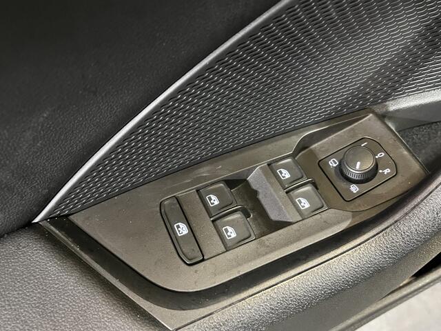 Skoda OCTAVIA Combi 1.4 TSI iV PHEV Sportline AUTOMAAT/ PANO/ CAMERA/ PARK. SENSOREN/ KEYLESS/ STOEL VERWARM./ CRUISE/ SMARTLINK/ LED/ 18 LMV'