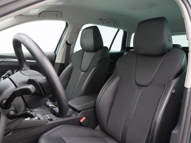 Skoda OCTAVIA Combi 1.4 TSi iV 204 Pk Automaat PHEV Business Edition+ | LED Matrix | Head-Up | Navi | Camera | Climate 3-Zone | Stoelverwarming | 18 Inch | 61.592 Km!!