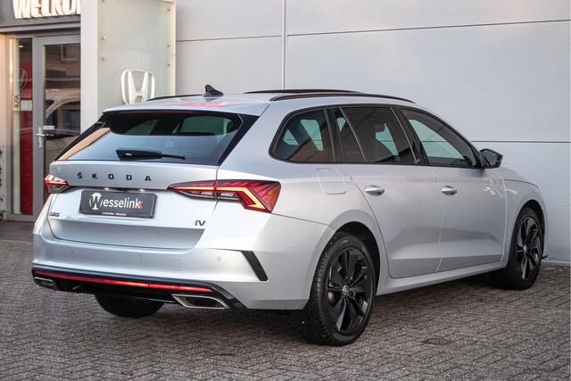 Skoda OCTAVIA Combi 1.4 TSI PHEV RS iV 245 PK Schuif-/kanteldak | Ad. Cruise | All-seasonb. | Cam | Massagestoelen