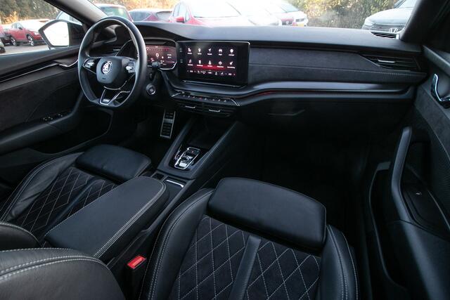 Skoda OCTAVIA Combi 1.4 TSI PHEV RS iV 245 PK Schuif-/kanteldak | Ad. Cruise | All-seasonb. | Cam | Massagestoelen