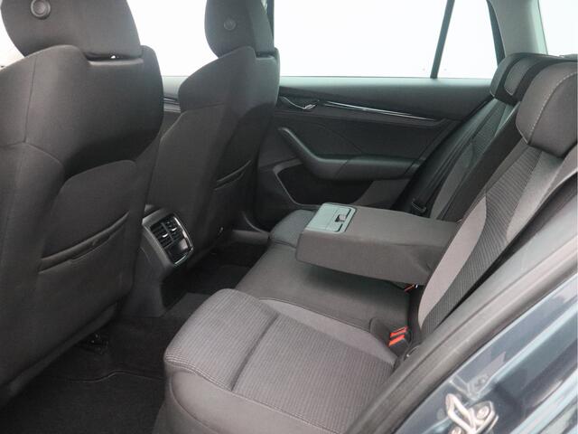 Skoda OCTAVIA Combi 1.0 TSI Business Edition/ trekhaak/ camera/ zeer mooi!